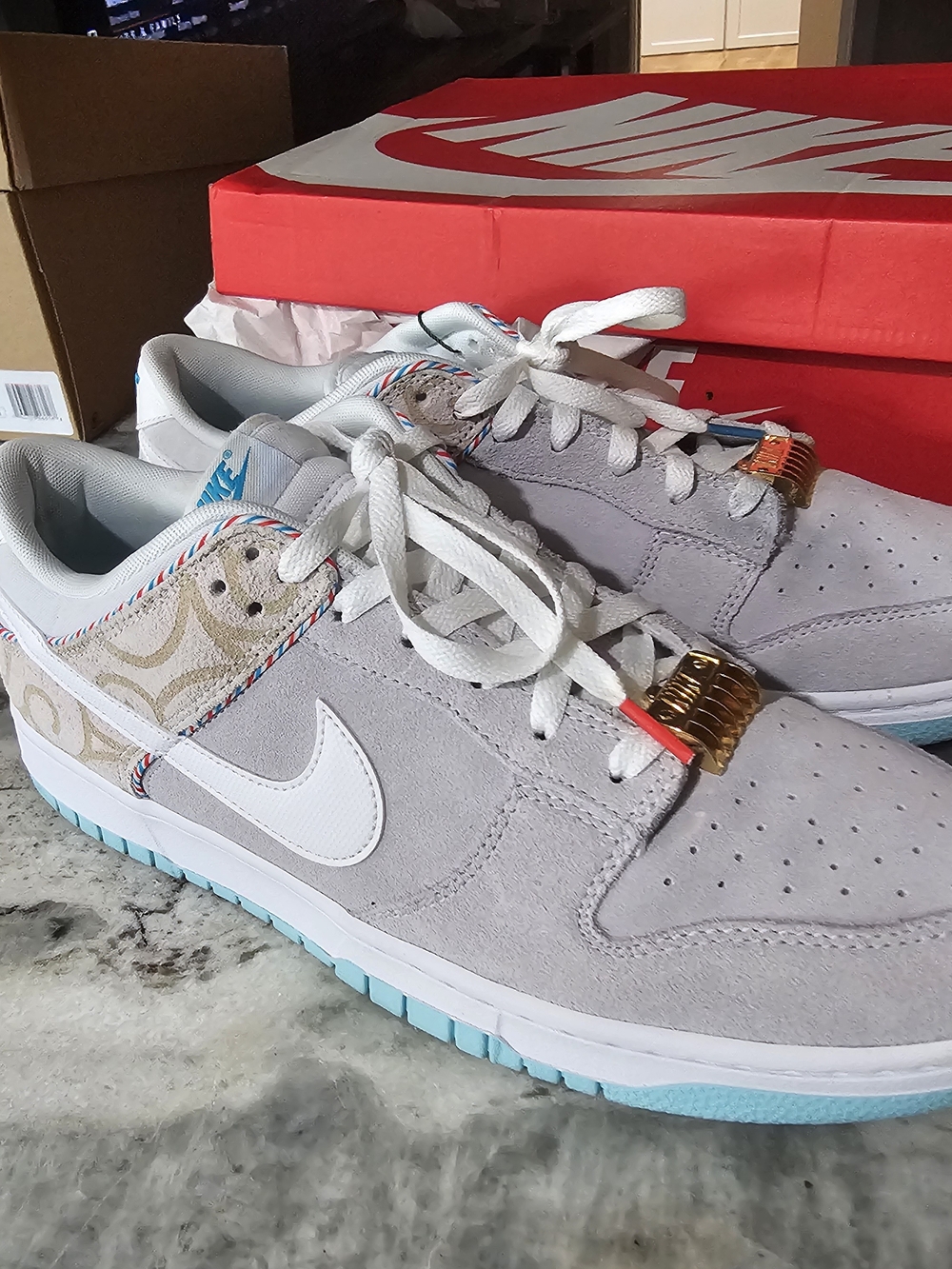 Nike Men’s Light Gray, White & Light Blue Low-Top Sneakers
